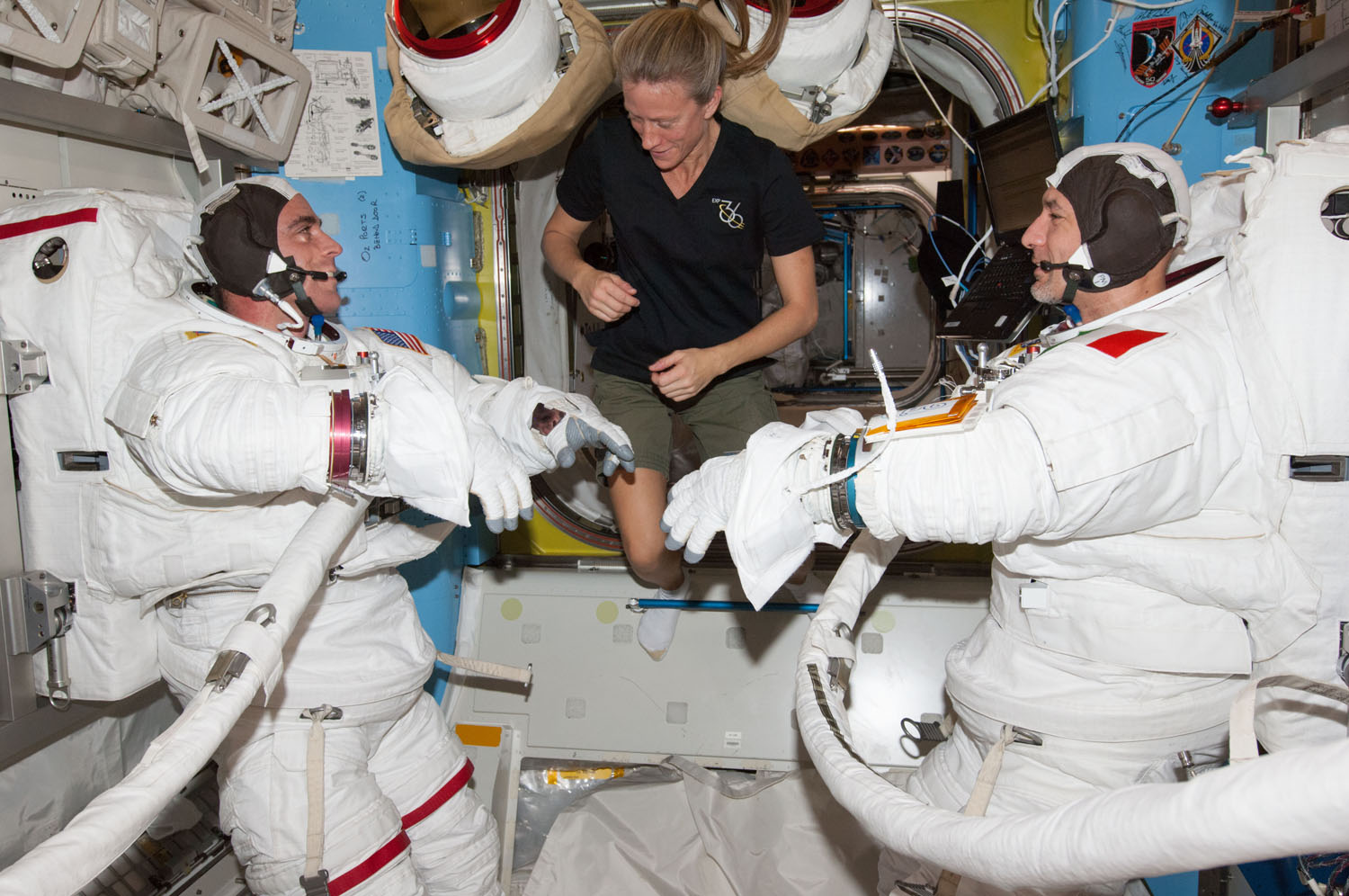 Astronauts to Spacewalk Outside Space Station Today: Watch It Live